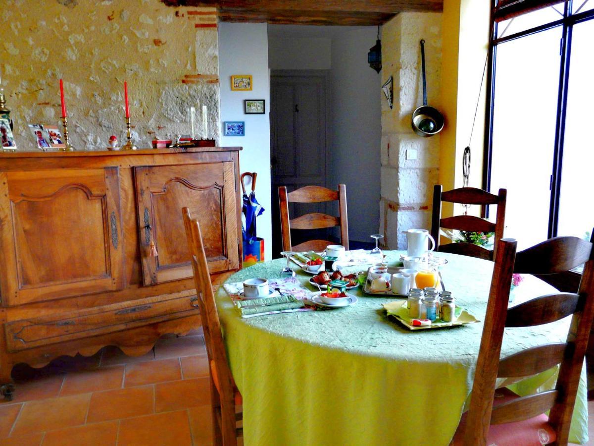Bed and Breakfast Au Bord De L'Eau Pessac-sur-Dordogne Exterior foto